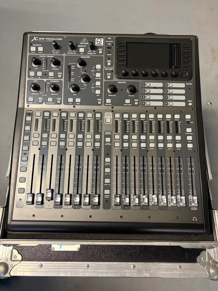 X32 Producer inkl. Case inkl. Case